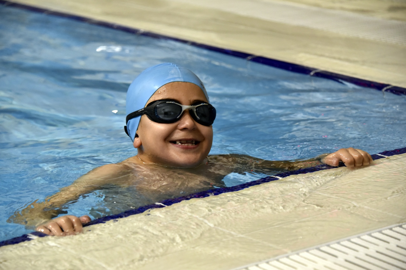 Yüzme ile ameliyattan kurtuldular 11