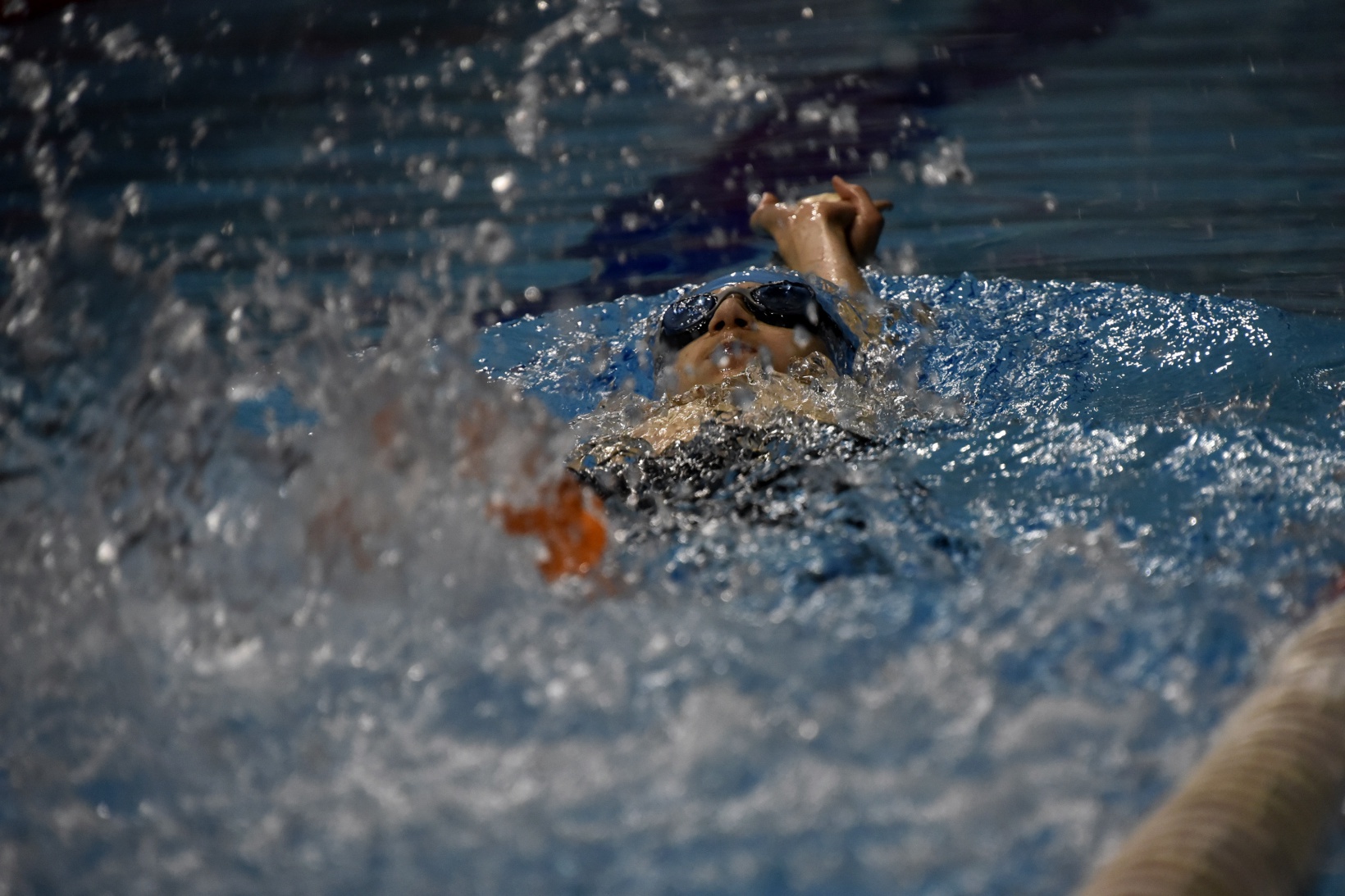 Yüzme ile ameliyattan kurtuldular 5