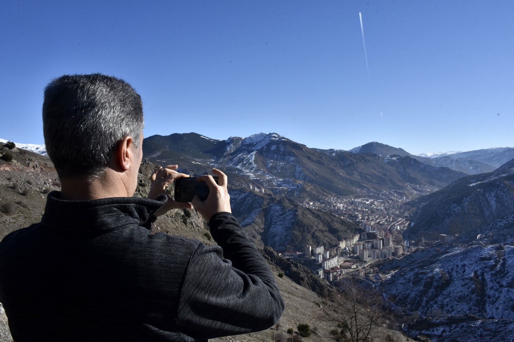 Vali Baruş, Gümüşhane’nin tarihi kalelerini inceledi 3