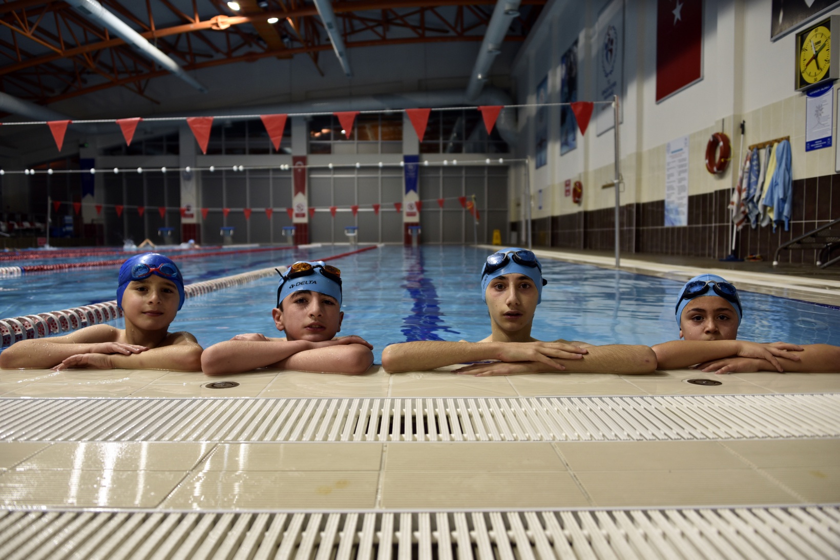 Yüzme ile ameliyattan kurtuldular 13