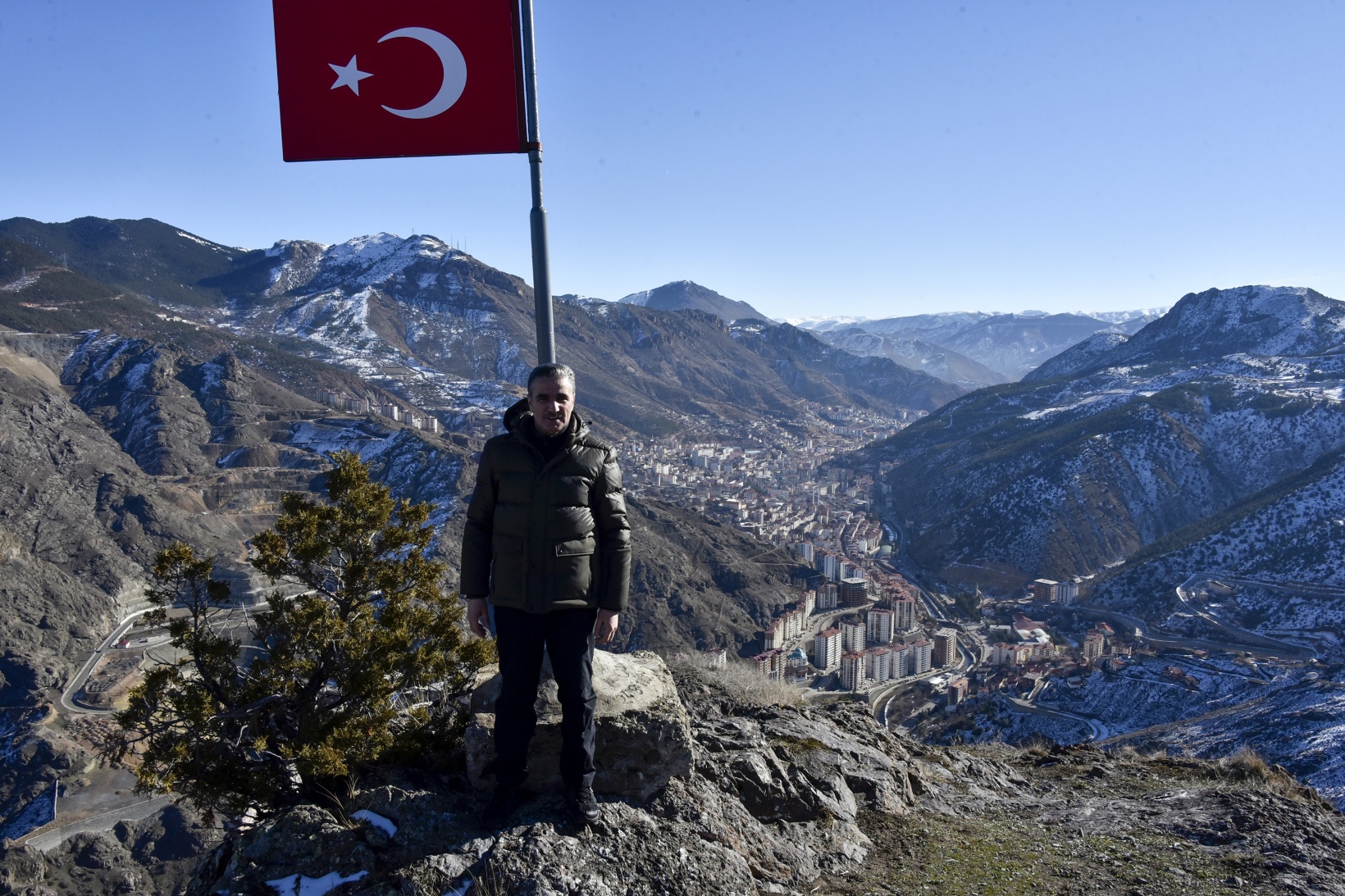 Vali Baruş, Gümüşhane’nin tarihi kalelerini inceledi 9