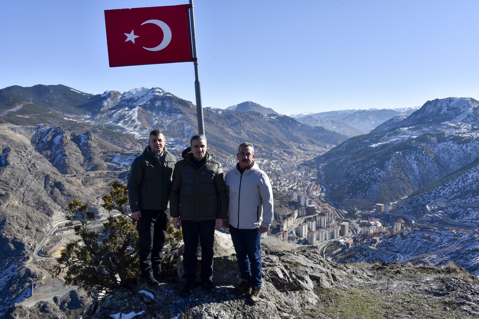 Vali Baruş, Gümüşhane’nin tarihi kalelerini inceledi 28