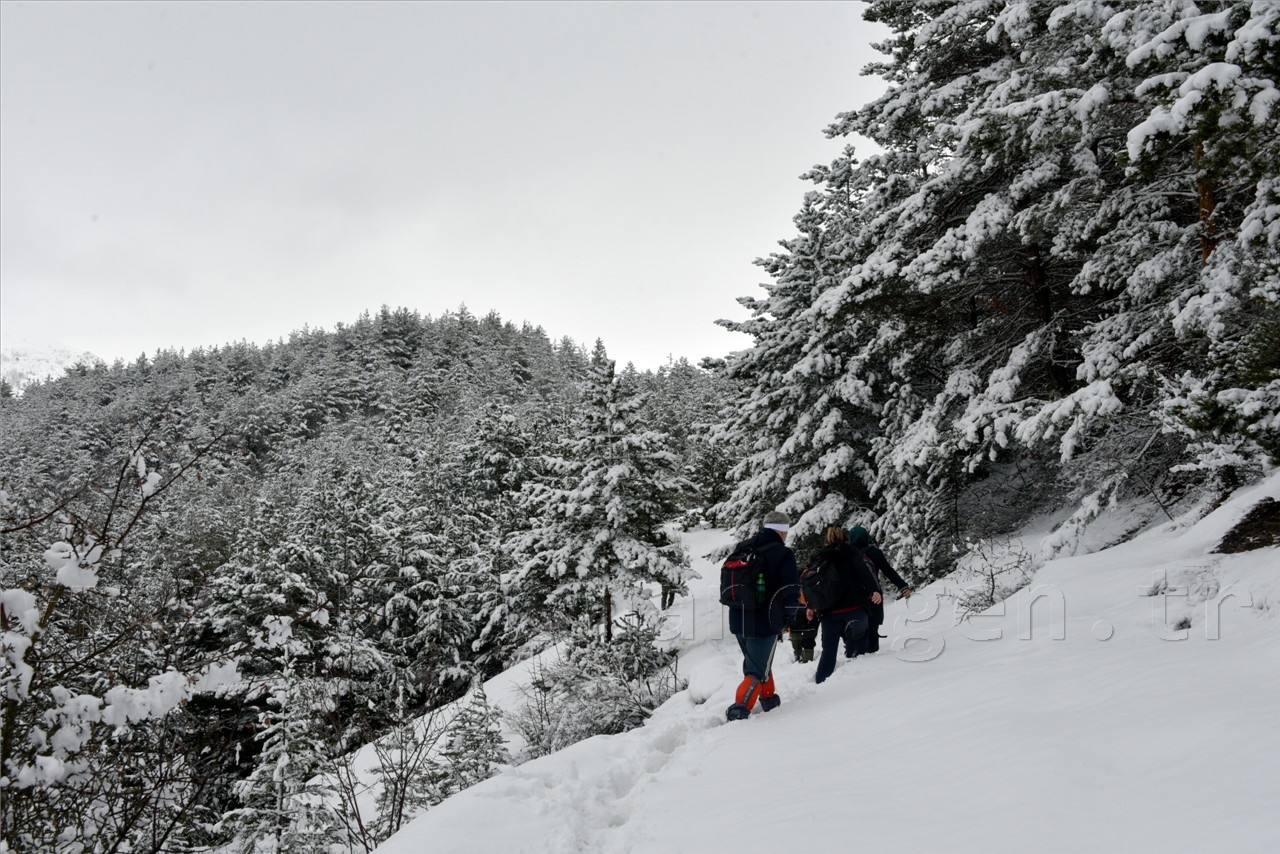 Kadınlar günü için zorlu yürüyüş 48