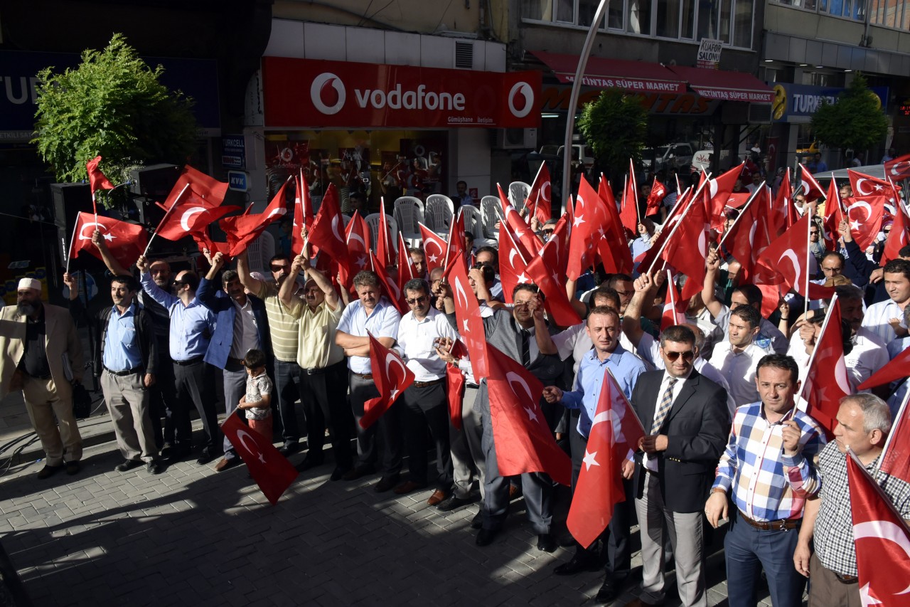 Gümüşhane’de sağlık ve sosyal hizmet çalışanlarından darbe tepkisi 1
