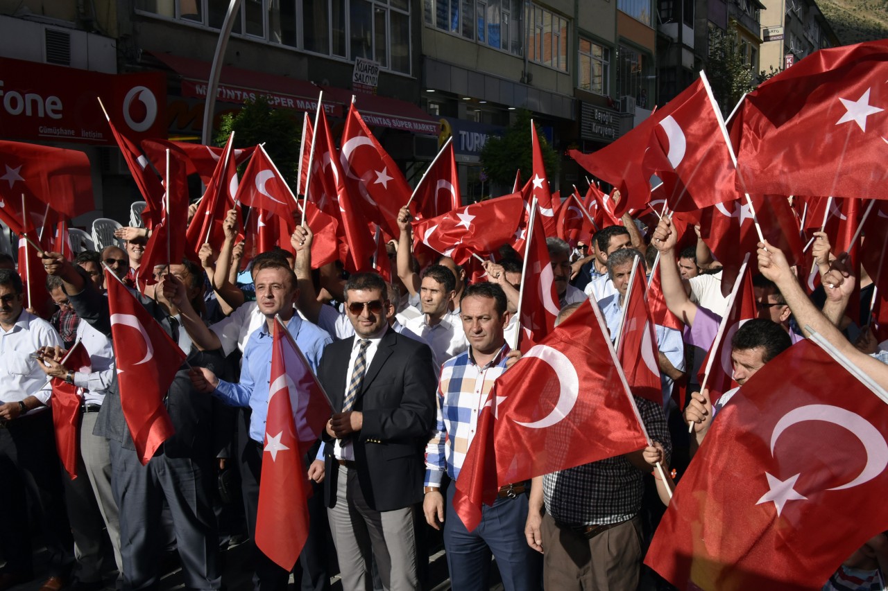 Gümüşhane’de sağlık ve sosyal hizmet çalışanlarından darbe tepkisi 2