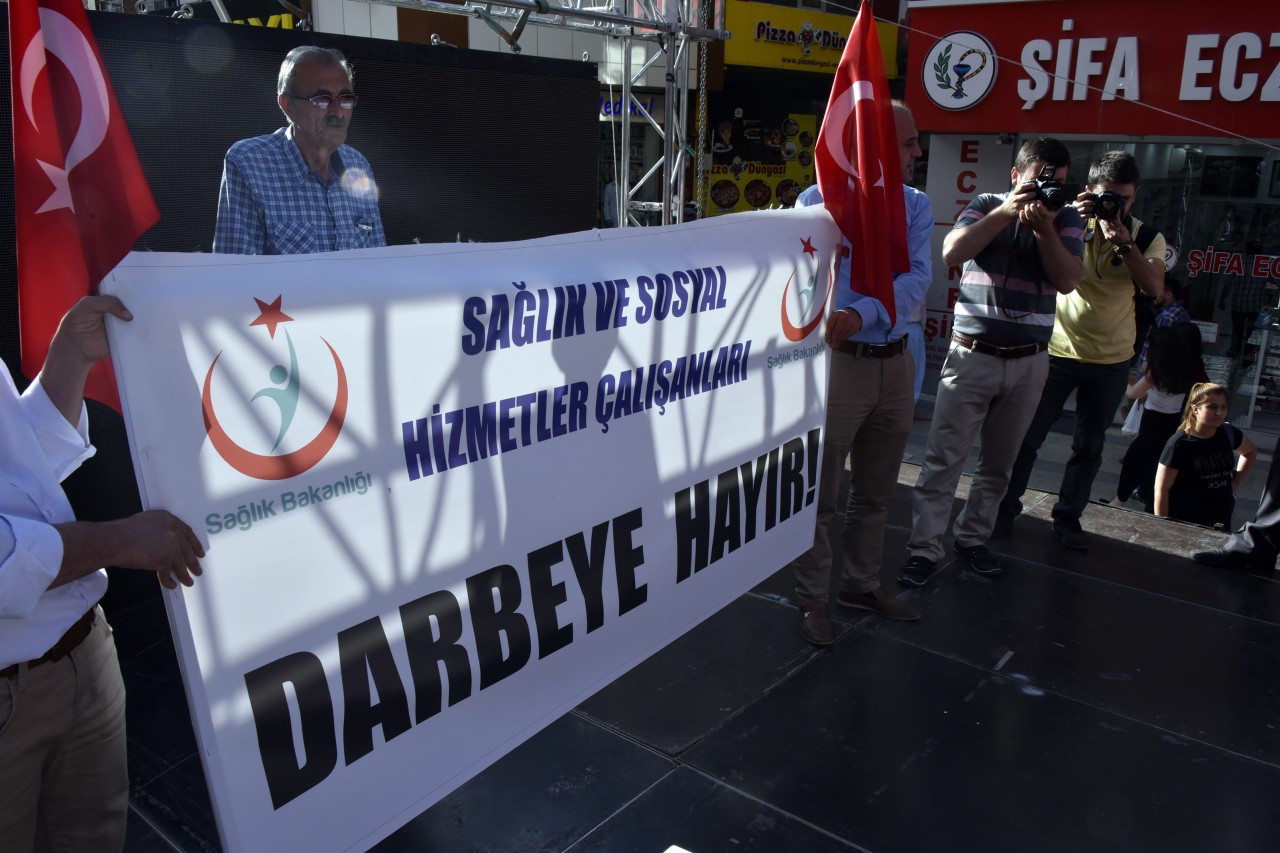 Gümüşhane’de sağlık ve sosyal hizmet çalışanlarından darbe tepkisi 4