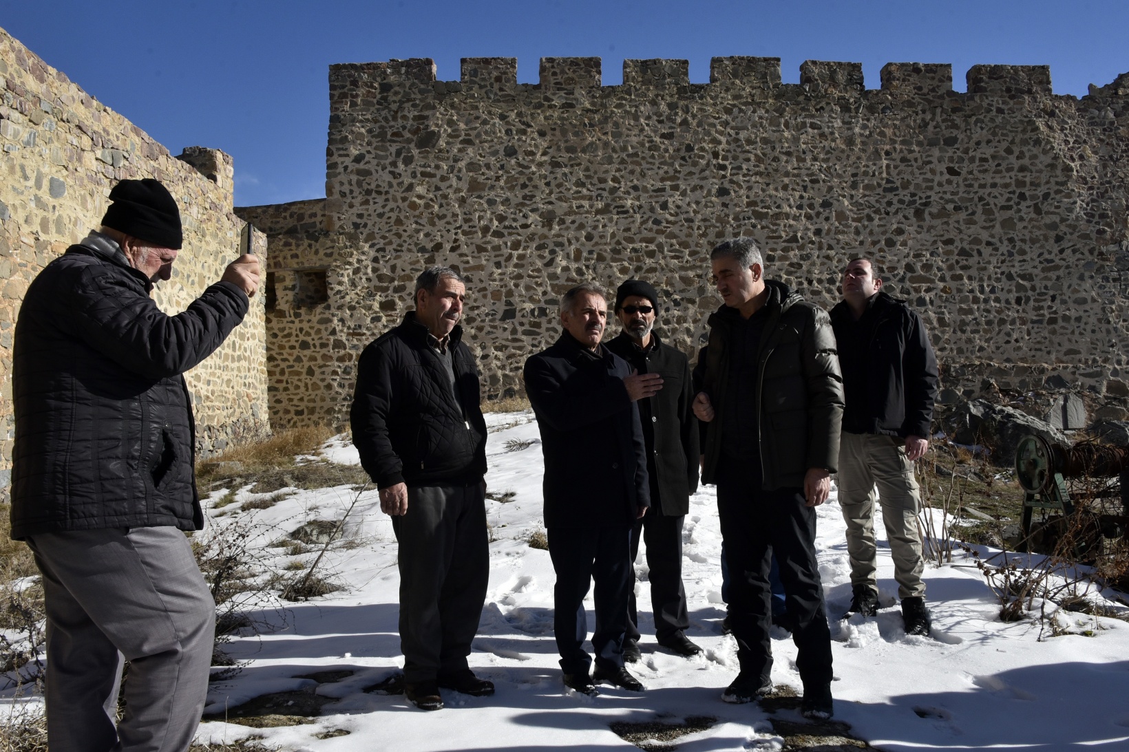 Vali Baruş, Gümüşhane’nin tarihi kalelerini inceledi 22