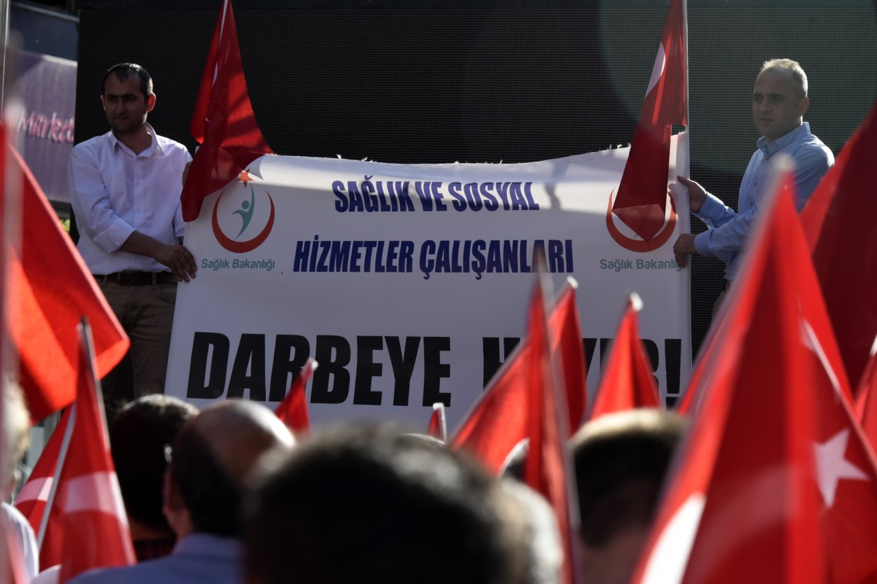 Gümüşhane’de sağlık ve sosyal hizmet çalışanlarından darbe tepkisi 6