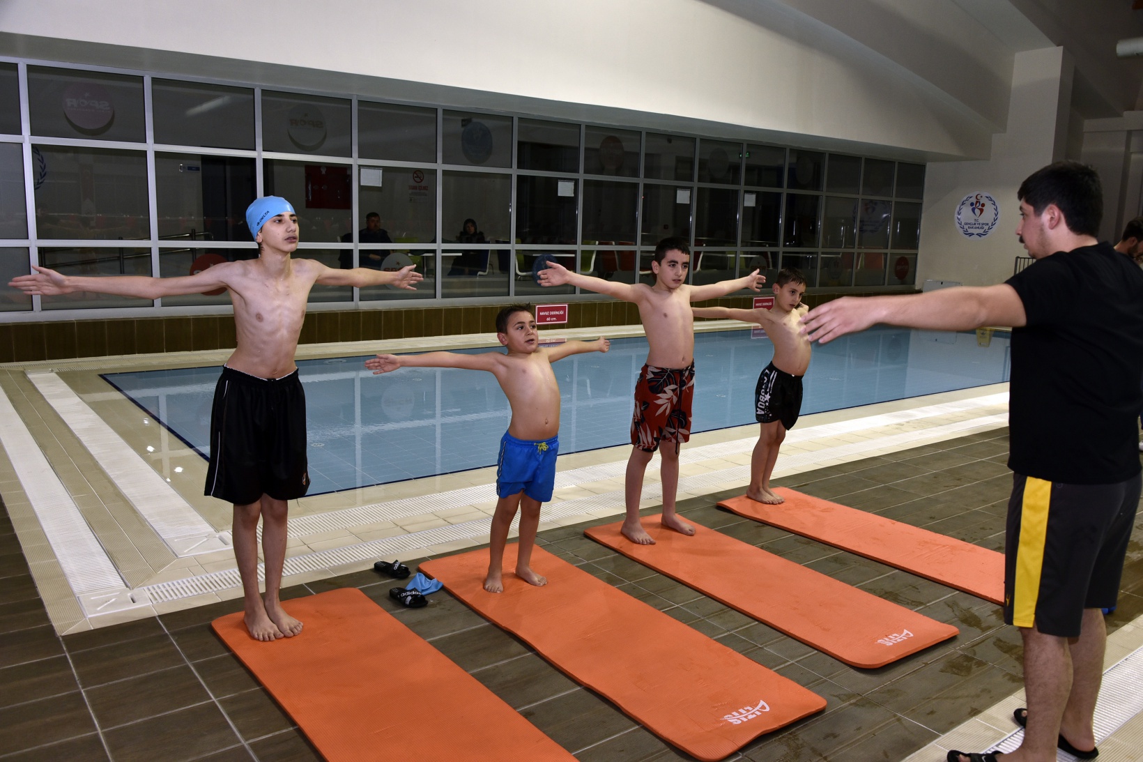 Yüzme ile ameliyattan kurtuldular 20