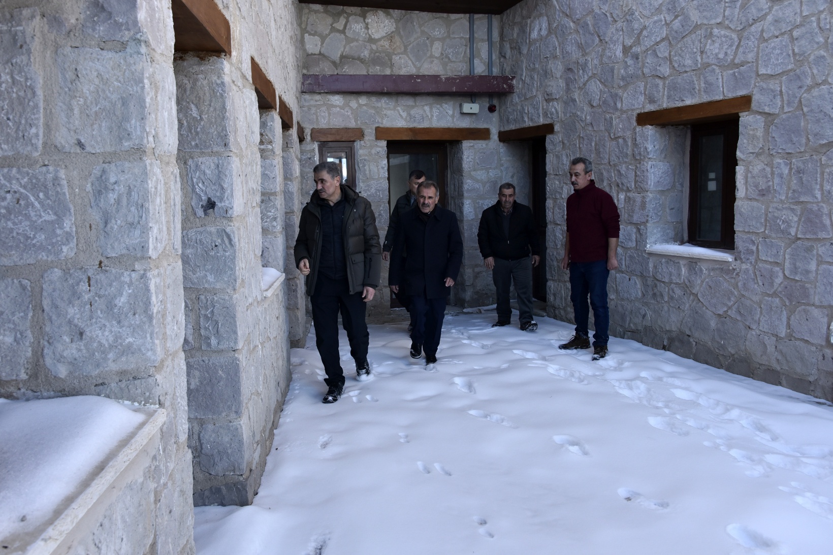 Vali Baruş, Gümüşhane’nin tarihi kalelerini inceledi 2