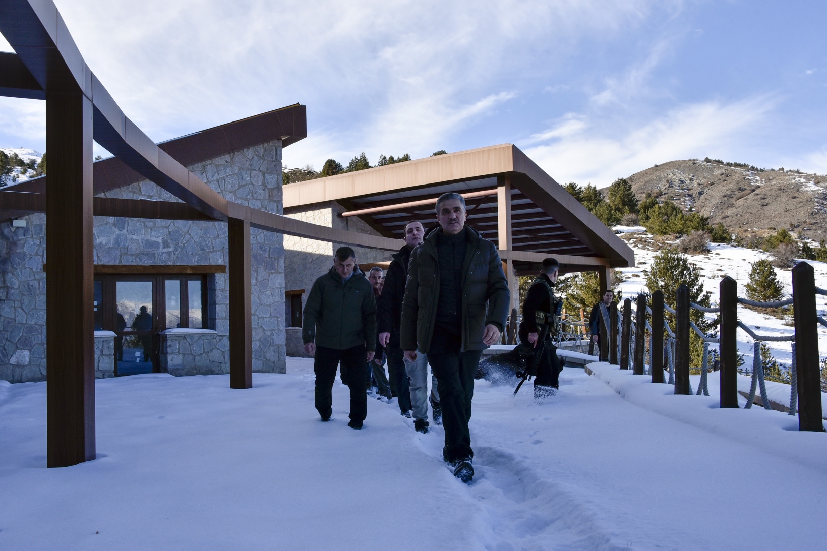 Vali Baruş, Gümüşhane’nin tarihi kalelerini inceledi 5