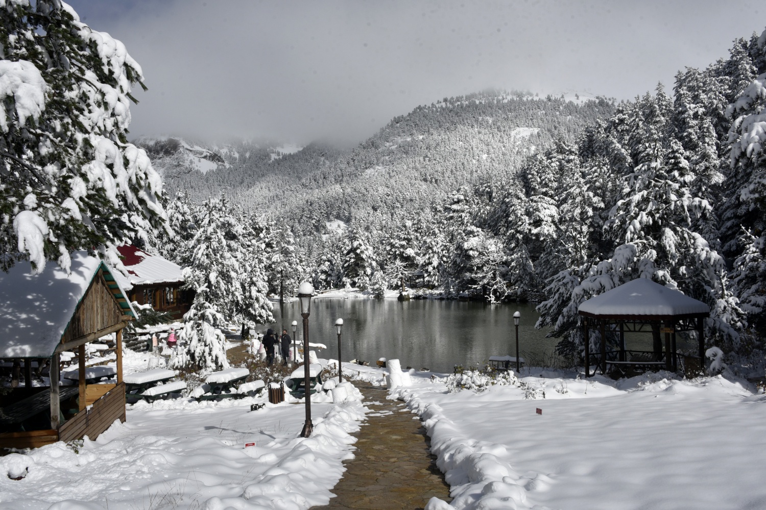 Limni Gölü beyaz cenneti andırıyor 19