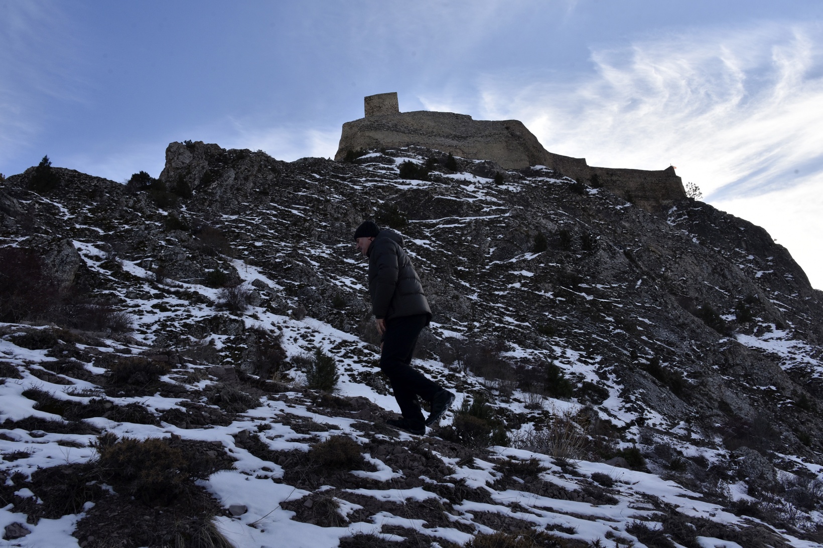 Vali Baruş, Gümüşhane’nin tarihi kalelerini inceledi 30