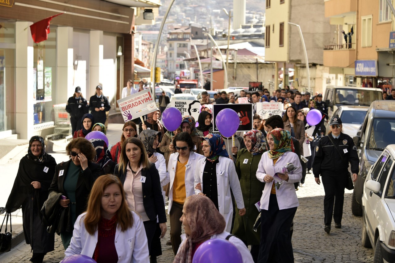 Gümüşhane’de Kadına Şiddete Hayır Yürüyüşü Düzenlendi 3