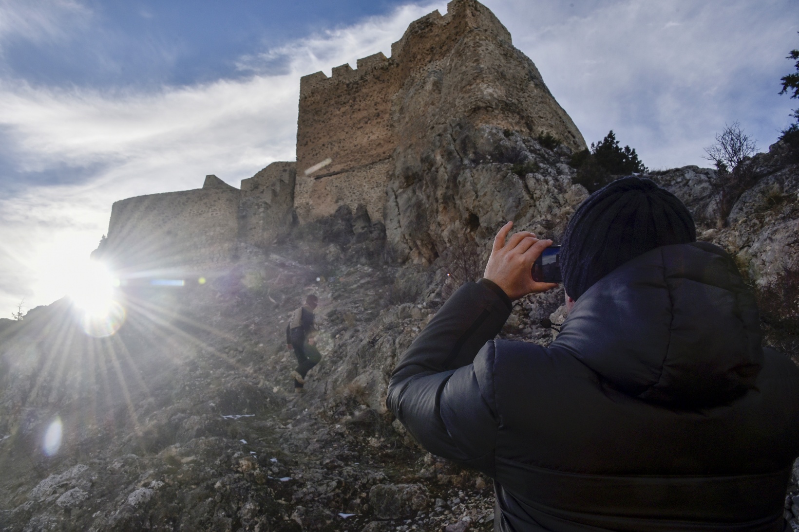 Vali Baruş, Gümüşhane’nin tarihi kalelerini inceledi 4