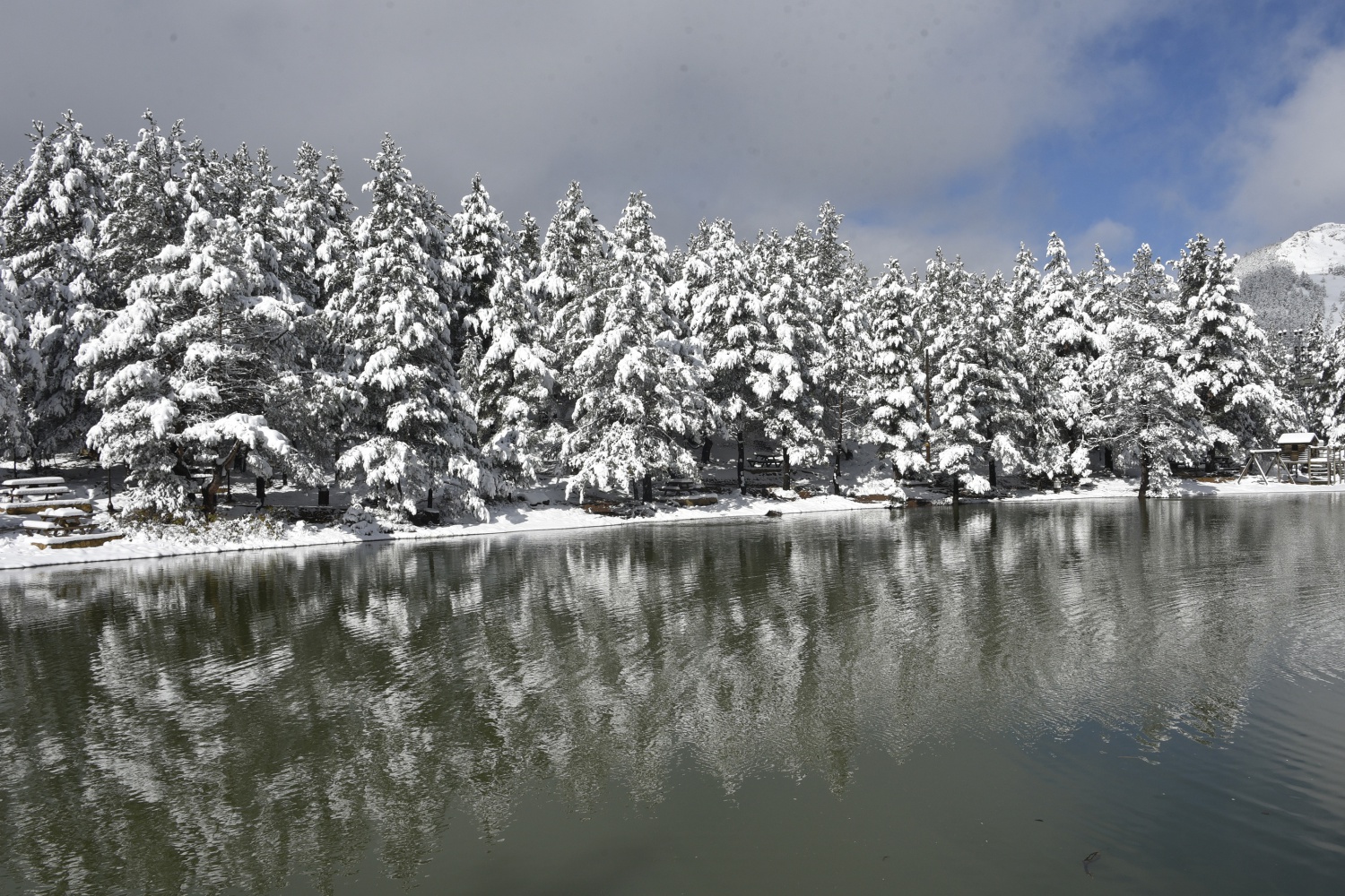 Limni Gölü beyaz cenneti andırıyor 24