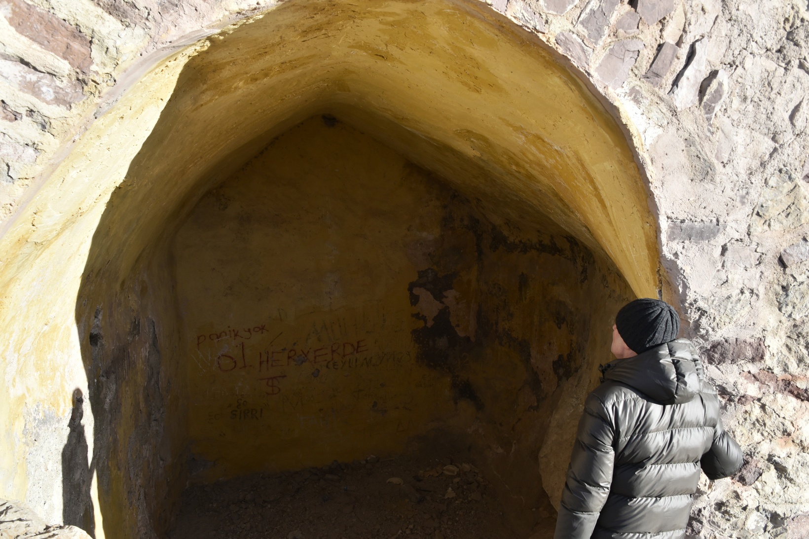 Vali Baruş, Gümüşhane’nin tarihi kalelerini inceledi 21