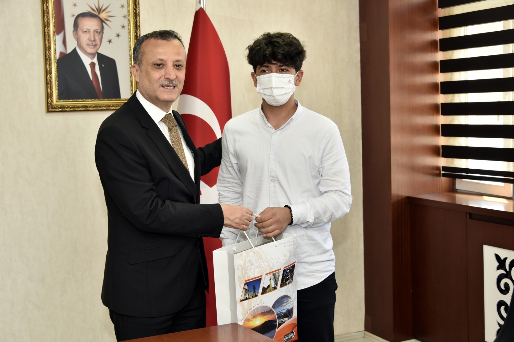 Gümüşhane’de LGS’nin başarılı öğrencileri ödüllendirildi 16