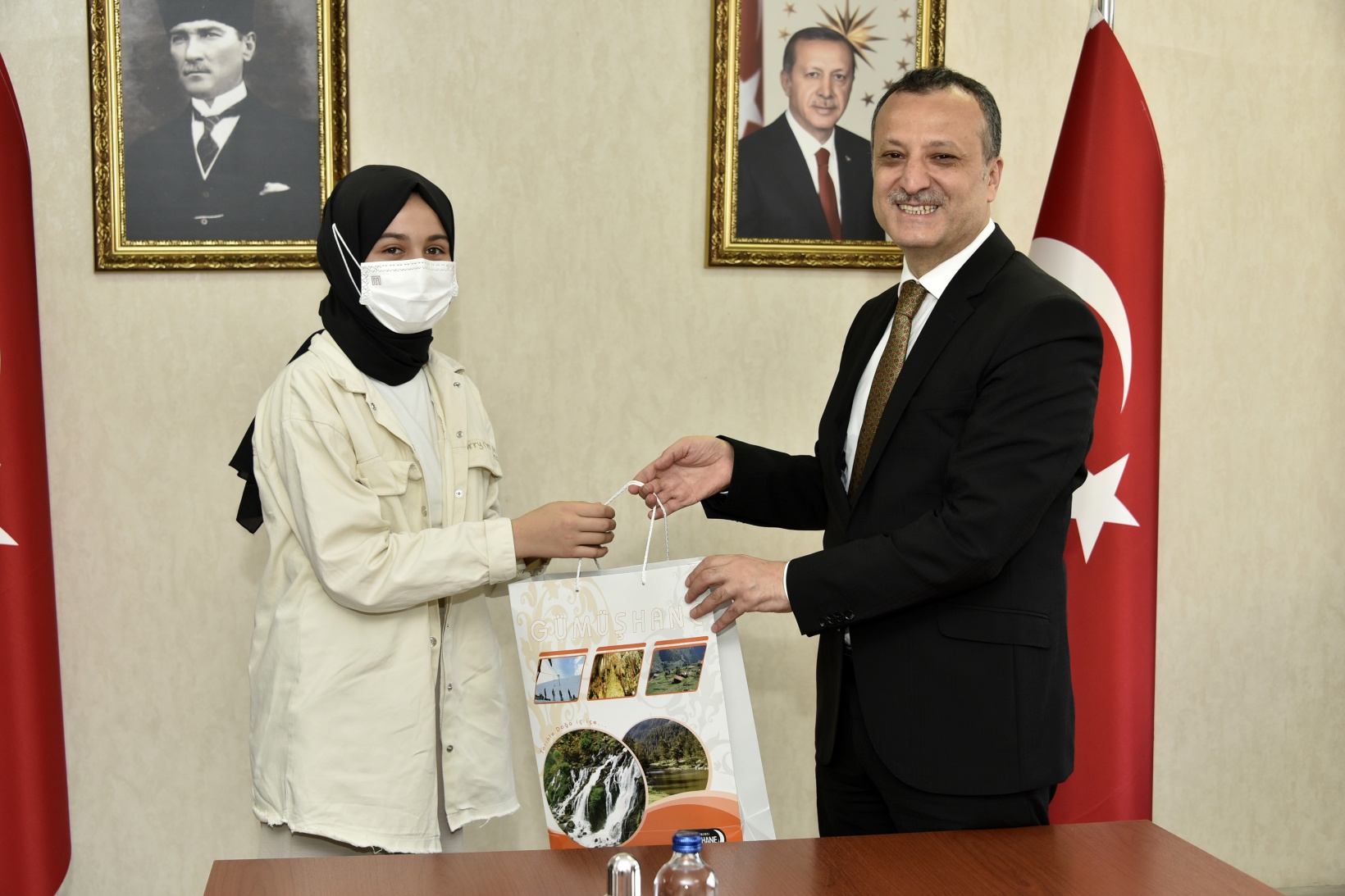 Gümüşhane’de LGS’nin başarılı öğrencileri ödüllendirildi 5