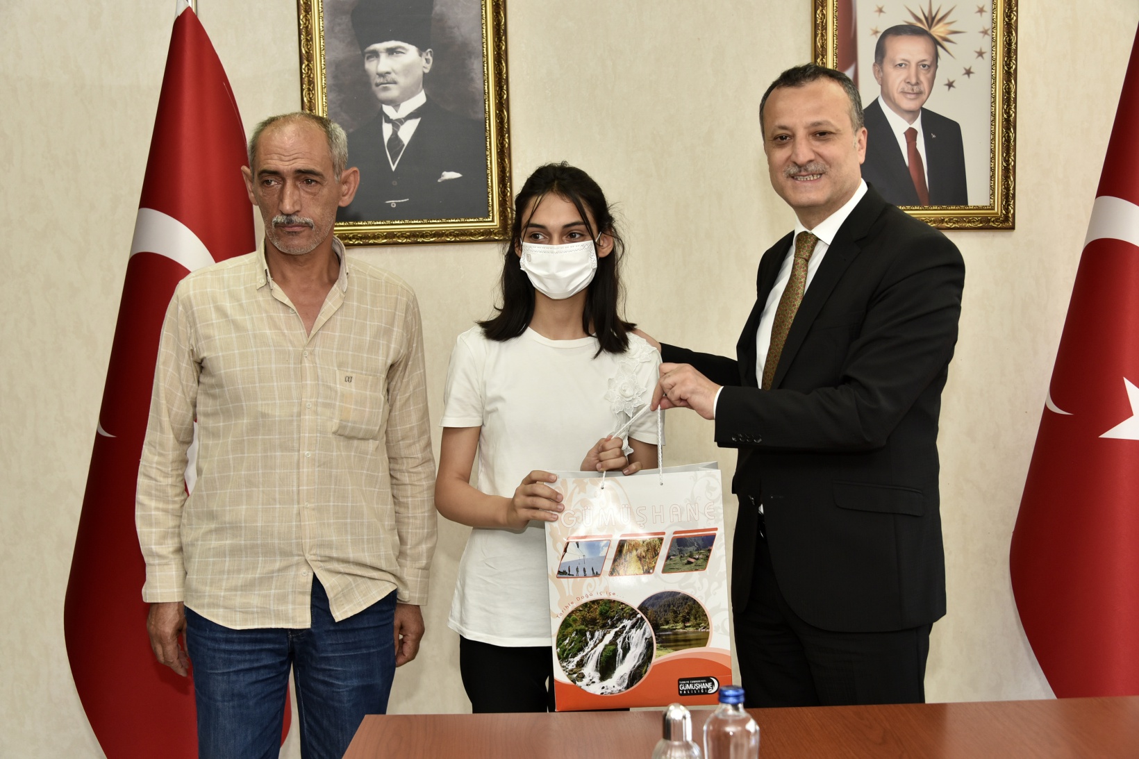 Gümüşhane’de LGS’nin başarılı öğrencileri ödüllendirildi 17