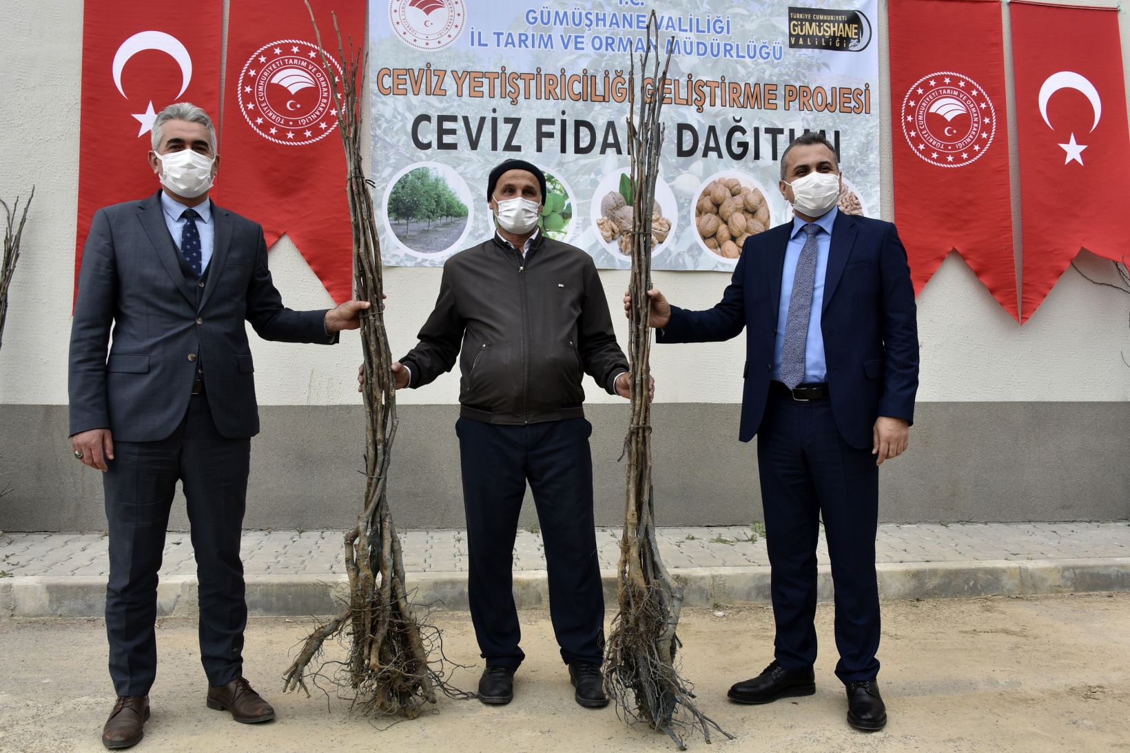 Gümüşhane’de üreticilere 5 bin 600 ceviz fidanı dağıtıldı 8