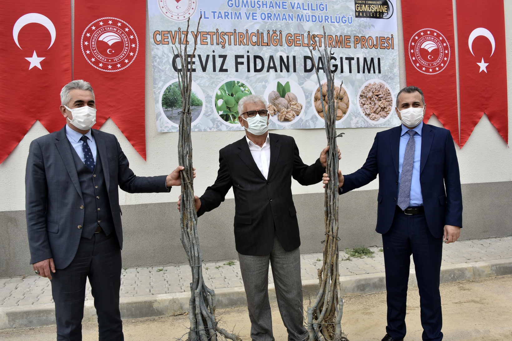 Gümüşhane’de üreticilere 5 bin 600 ceviz fidanı dağıtıldı 14