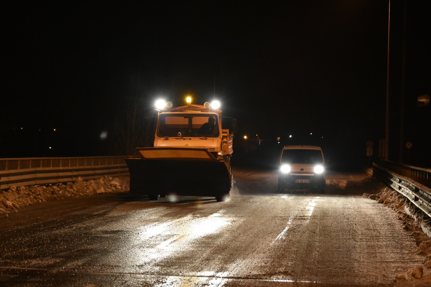 Gizli buzlanma Gümüşhane’de kazaya sebep oldu: 2 yaralı 11