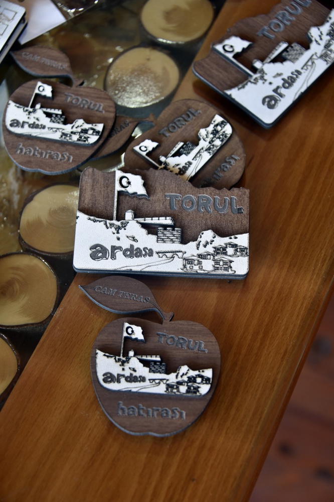 Adrenalin tutkunları Torul Kalesi Cam Seyir terasına akın ediyor 17