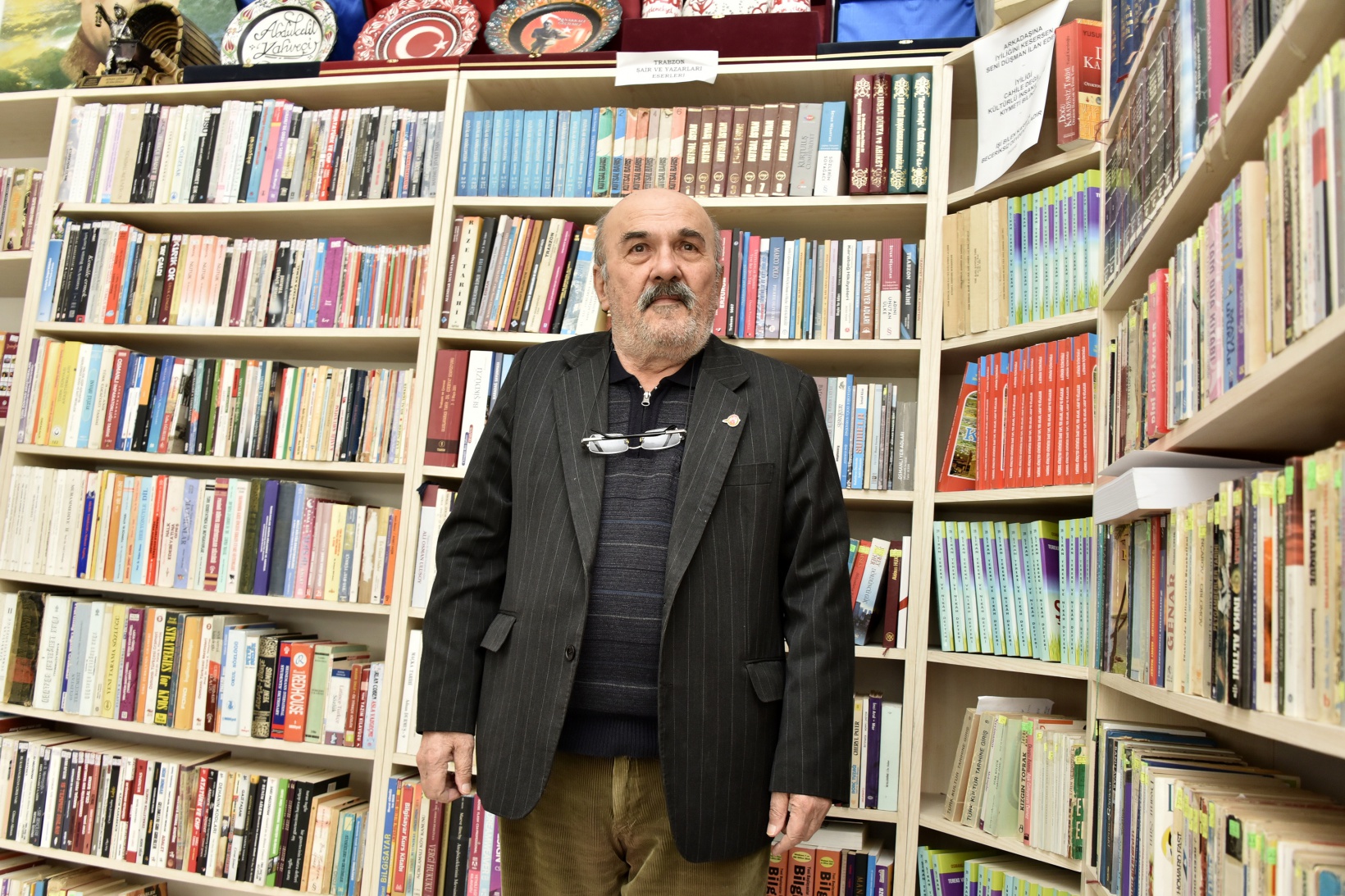 Bir kitapla başladı 55 yılda 12 bin kitaplık kütüphane kurdu 13