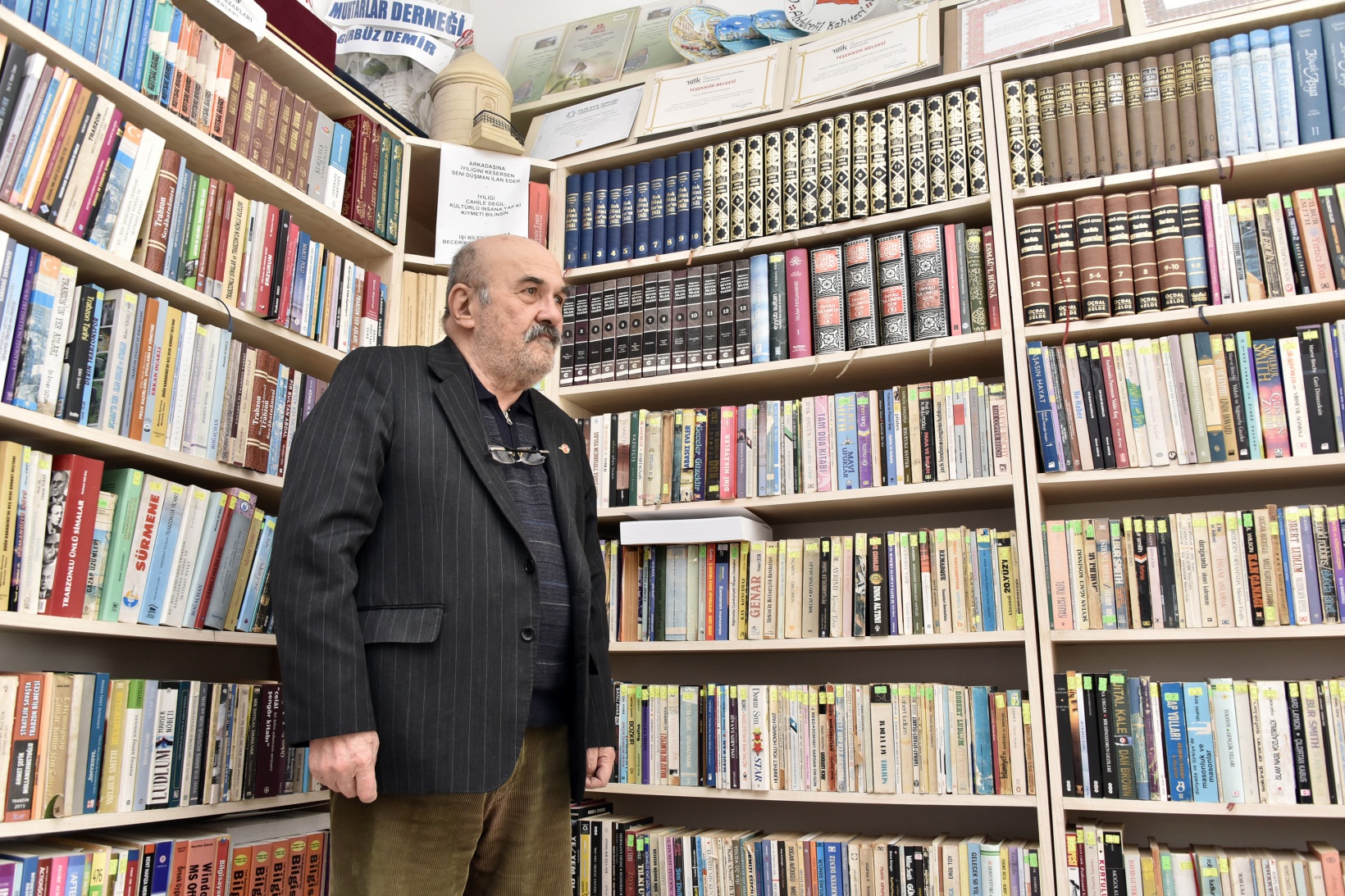 Bir kitapla başladı 55 yılda 12 bin kitaplık kütüphane kurdu 14