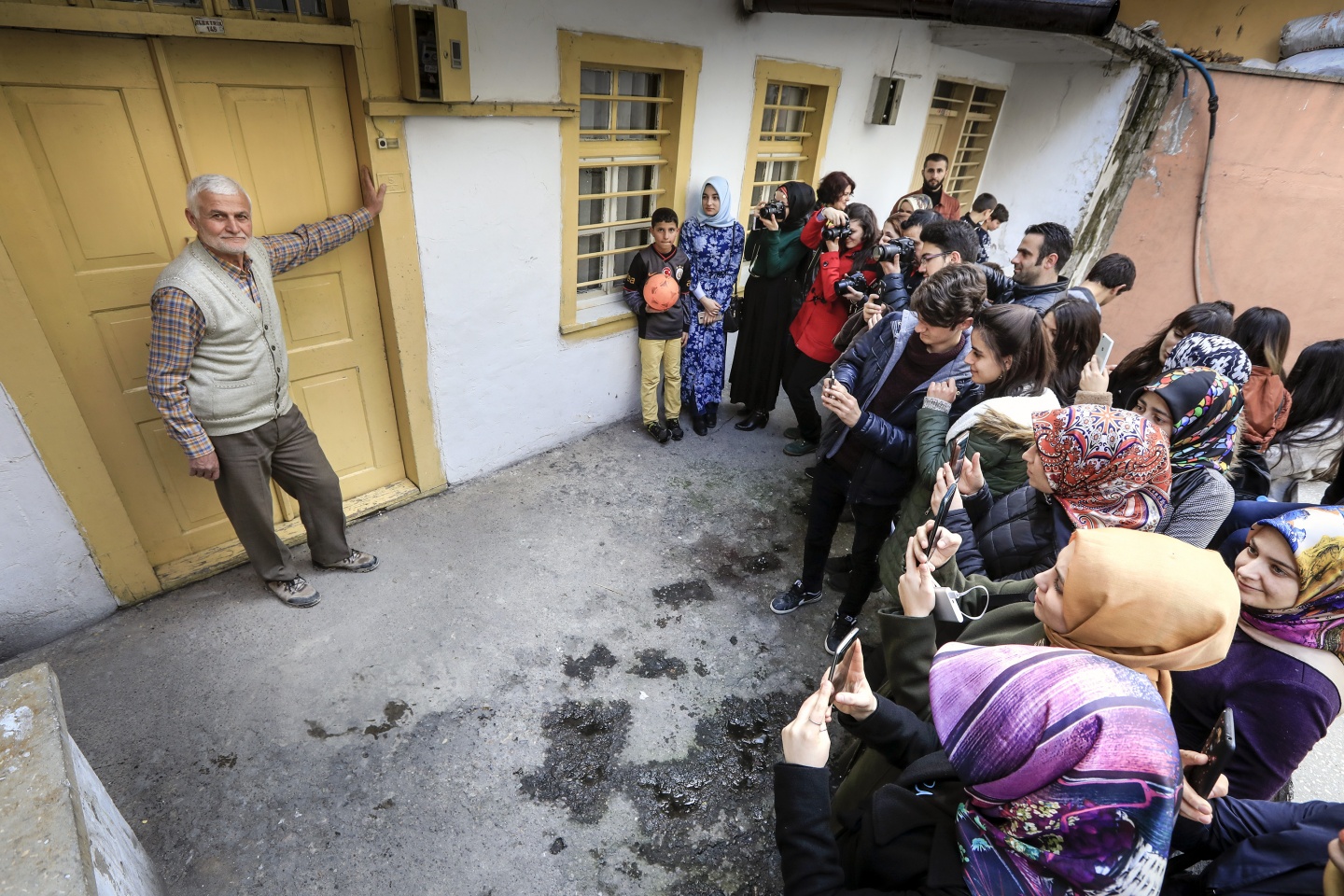 Genç fotoğrafçılar Torul Kalesi Cam Seyir Terasında 4