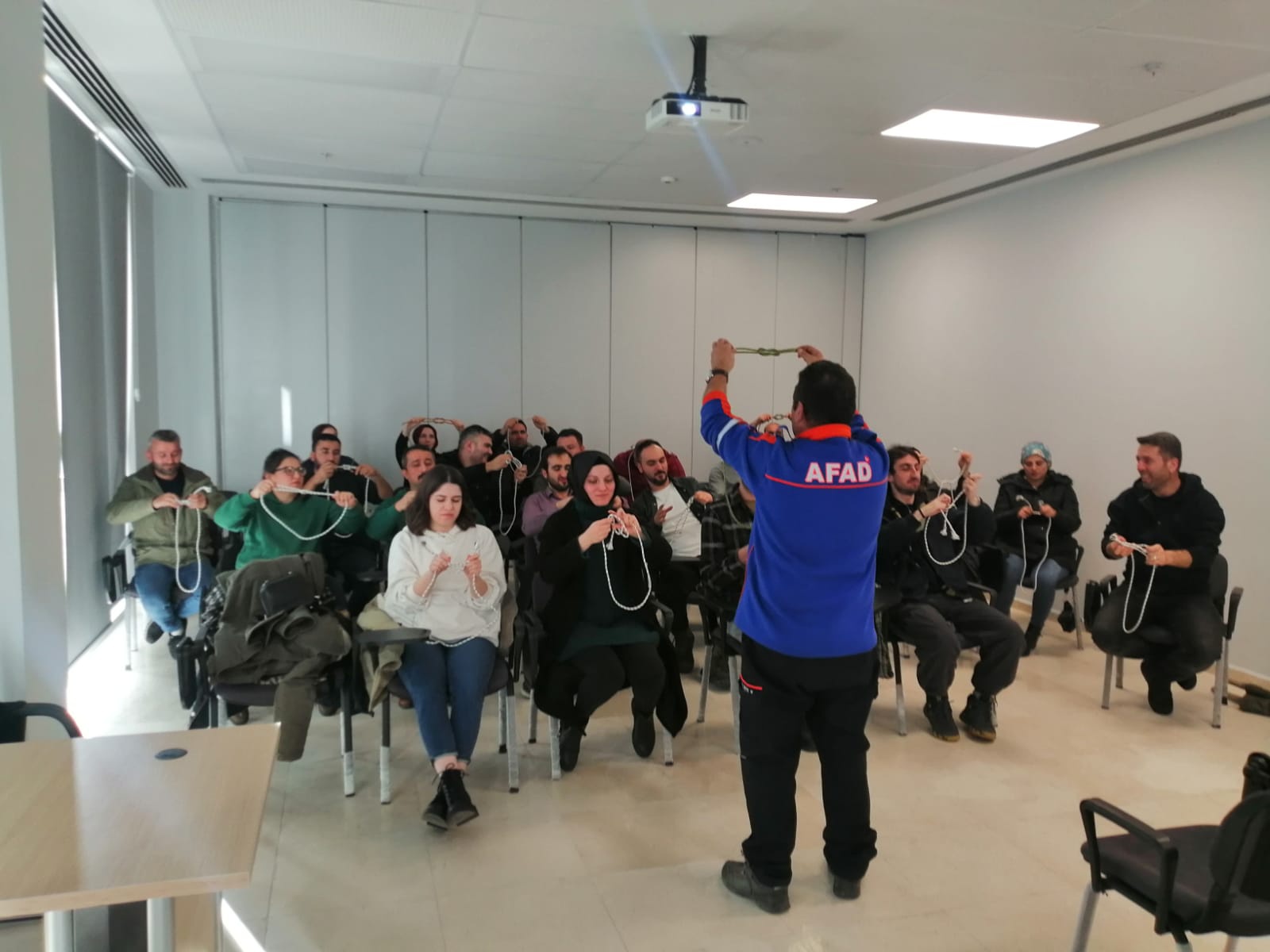 Gönüllü eğitimcilere hafif arama kurtarma eğitimi verildi 9