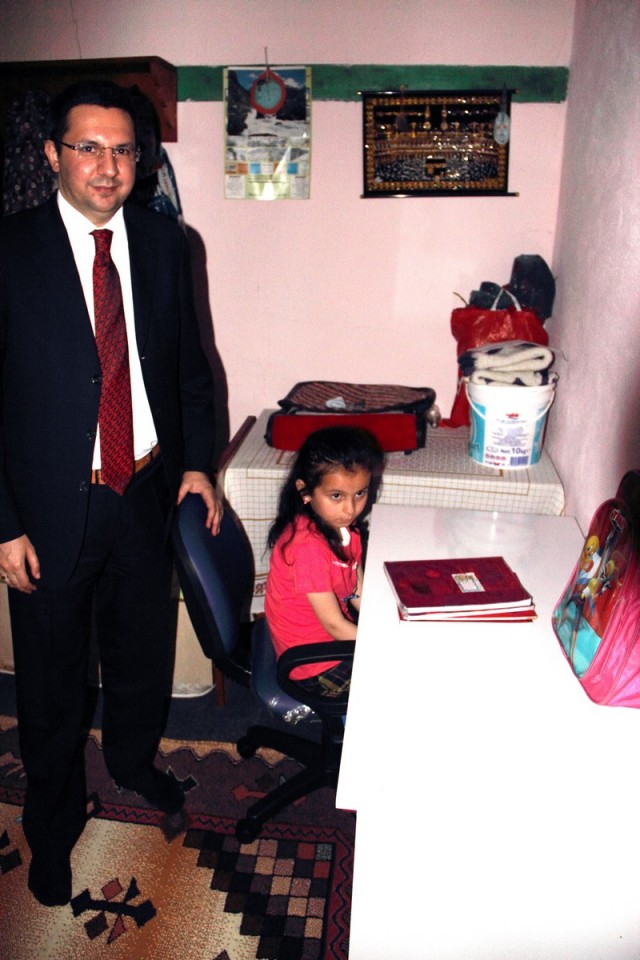 Kürtün'de İhtiyaç Sahibi Öğrencilere Ders Çalışma Masası ve Koltuk Dağıtıldı 1