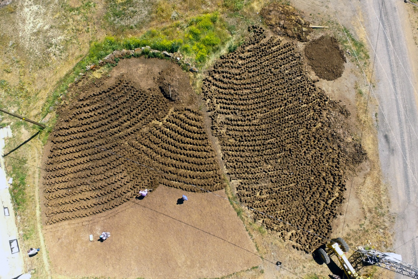 2 ayda yaptıkları tezekleri 12 ay boyunca yakıyorlar 5