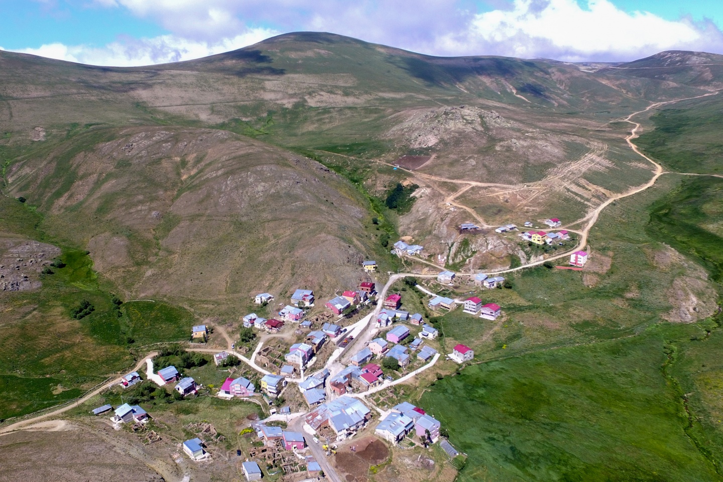 2 ayda yaptıkları tezekleri 12 ay boyunca yakıyorlar 1