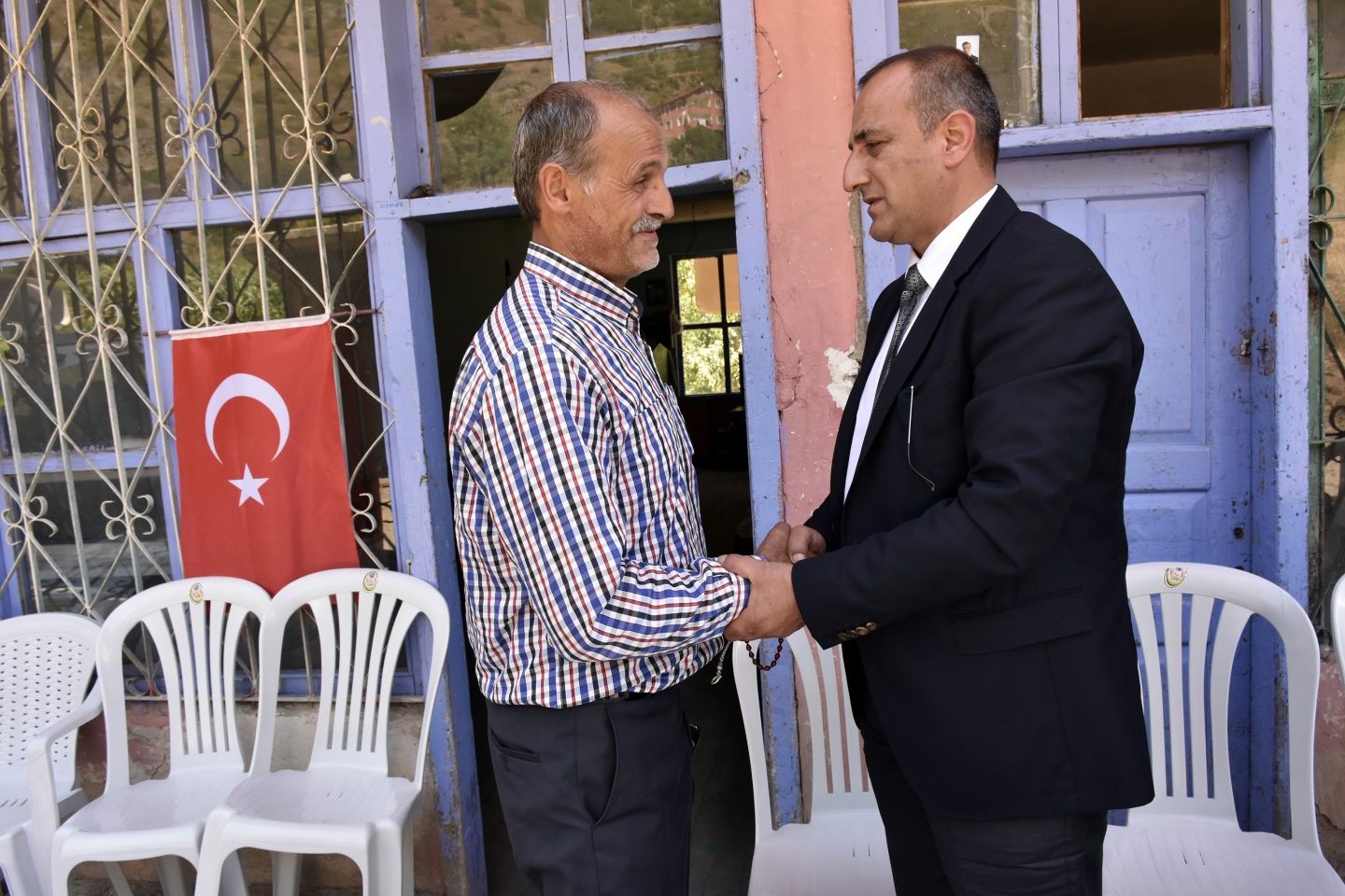 MHP heyetinden şehit öğretmenin ailesine taziye ziyareti 3