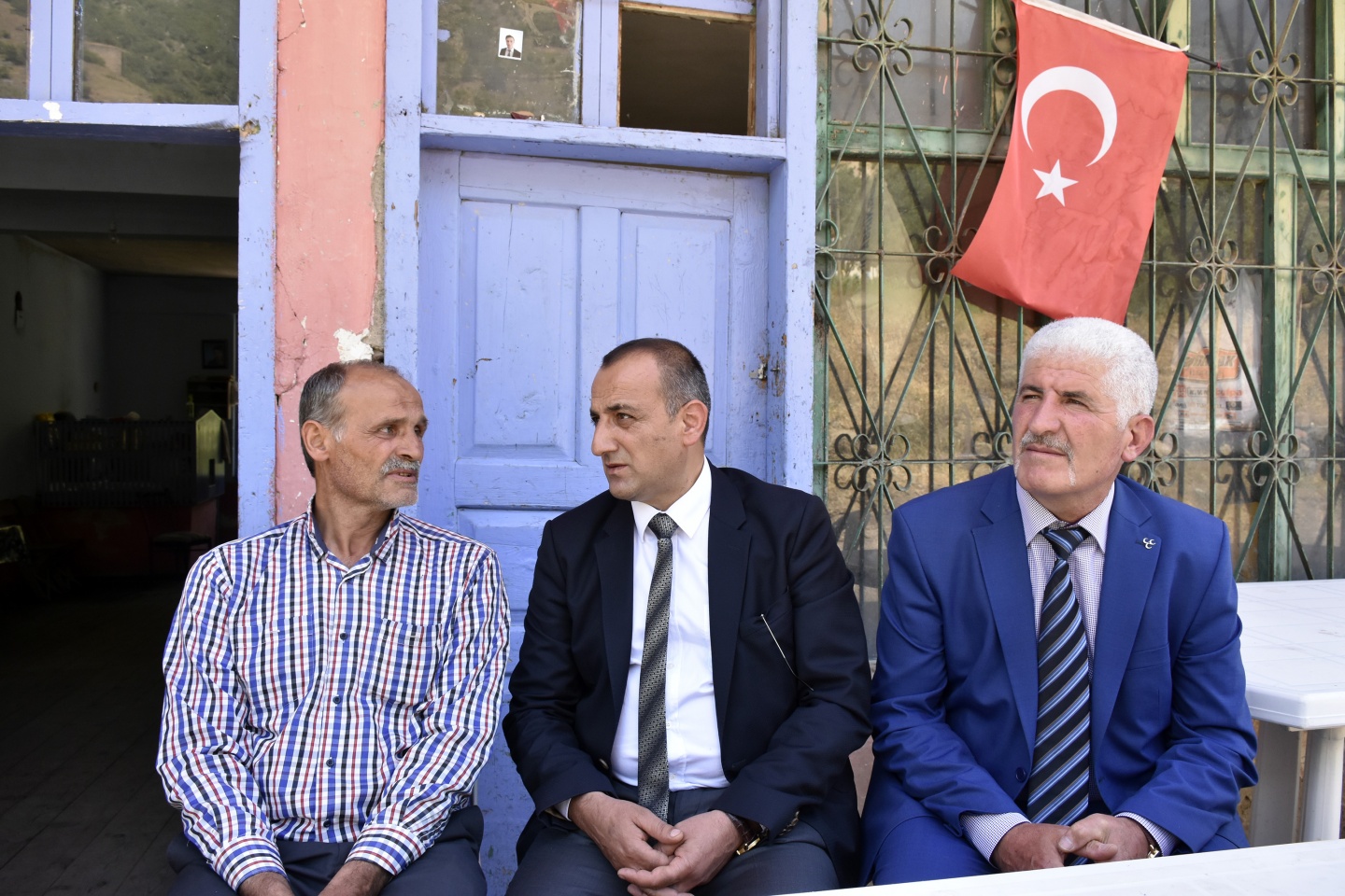 MHP heyetinden şehit öğretmenin ailesine taziye ziyareti 5