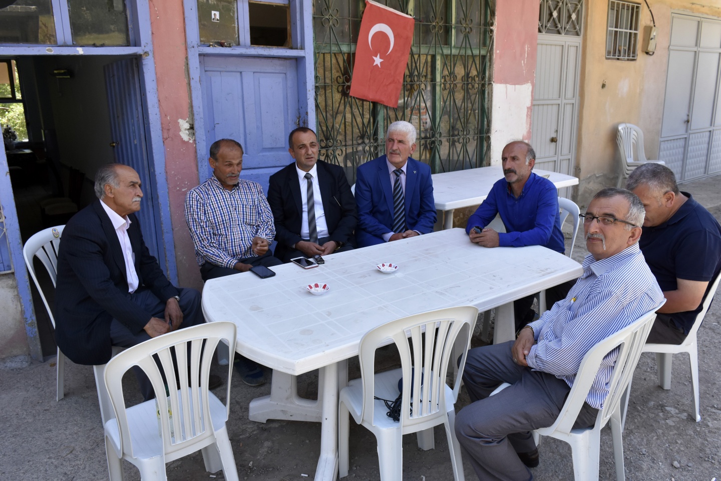 MHP heyetinden şehit öğretmenin ailesine taziye ziyareti 2