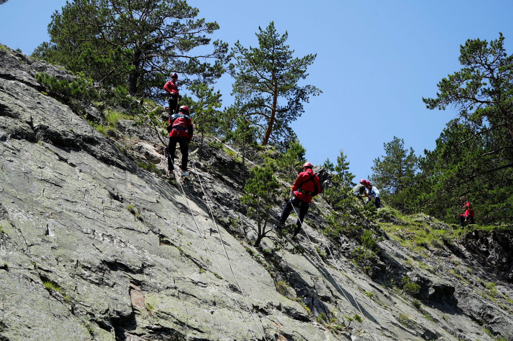 Altınpınar Limni Gölü'nde kamp kurup JAK ekiplerinden dağ tırmanışı eğitimi aldılar 3