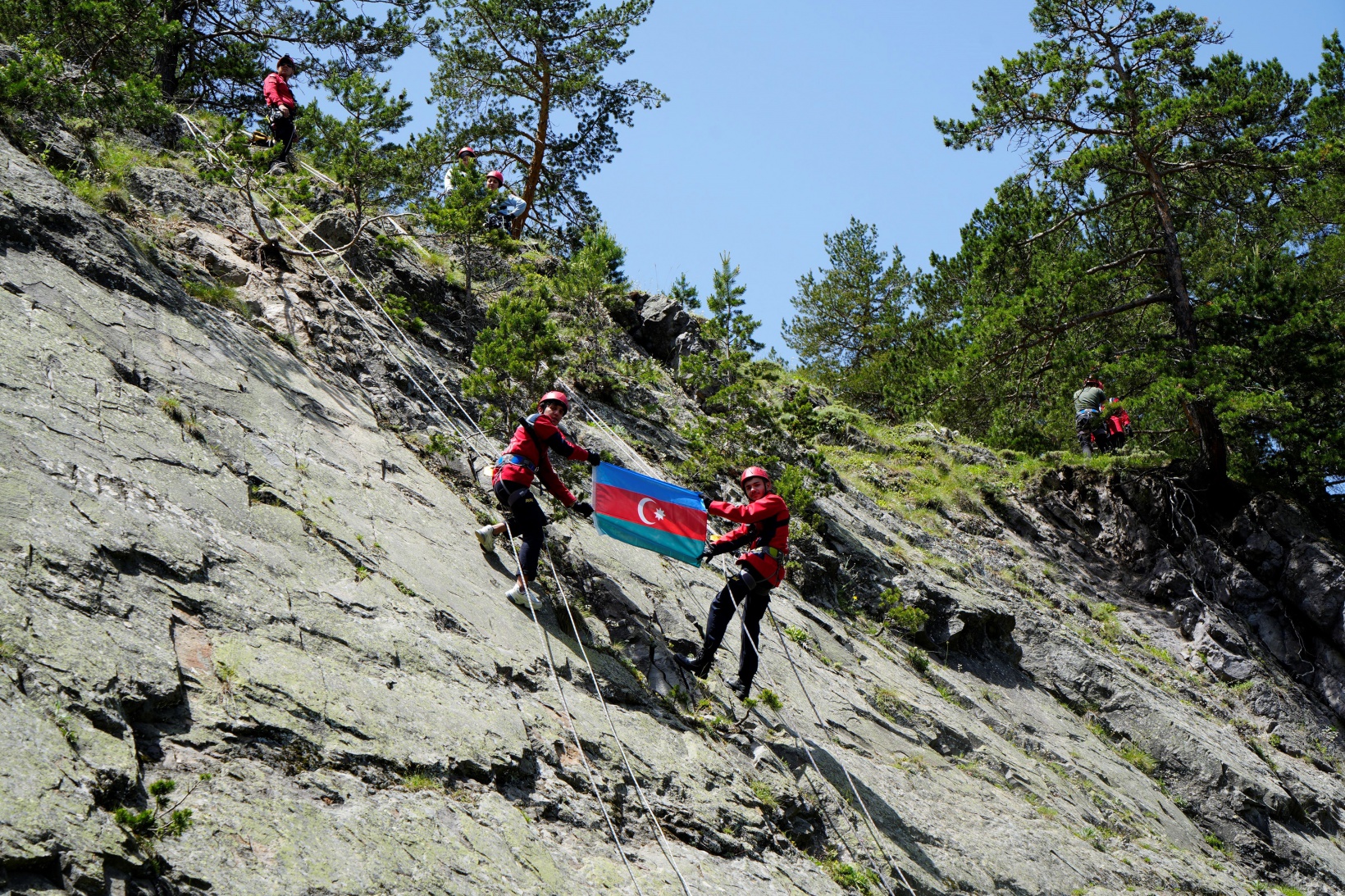 Altınpınar Limni Gölü'nde kamp kurup JAK ekiplerinden dağ tırmanışı eğitimi aldılar 7