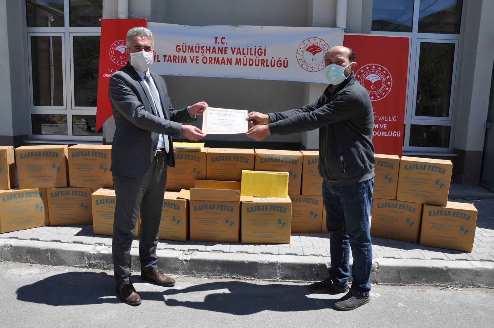 Üreticilere ‘Ana Arı Üretim İzni’ belgeleri verildi 2