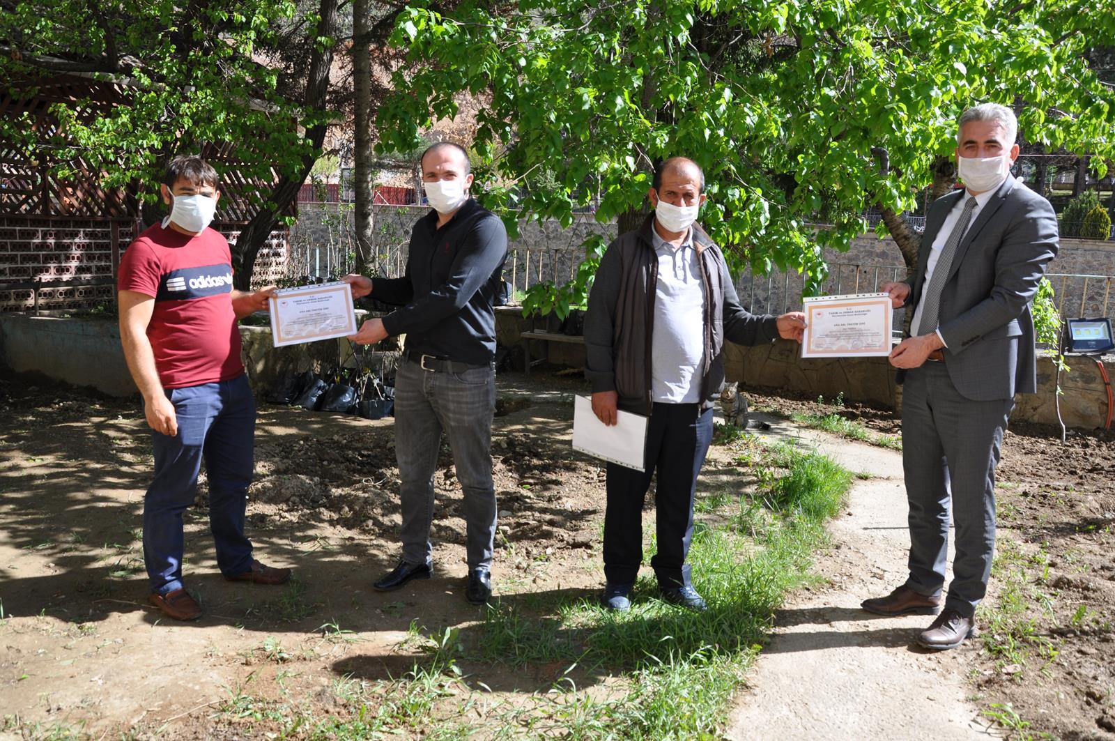 Üreticilere ‘Ana Arı Üretim İzni’ belgeleri verildi 4