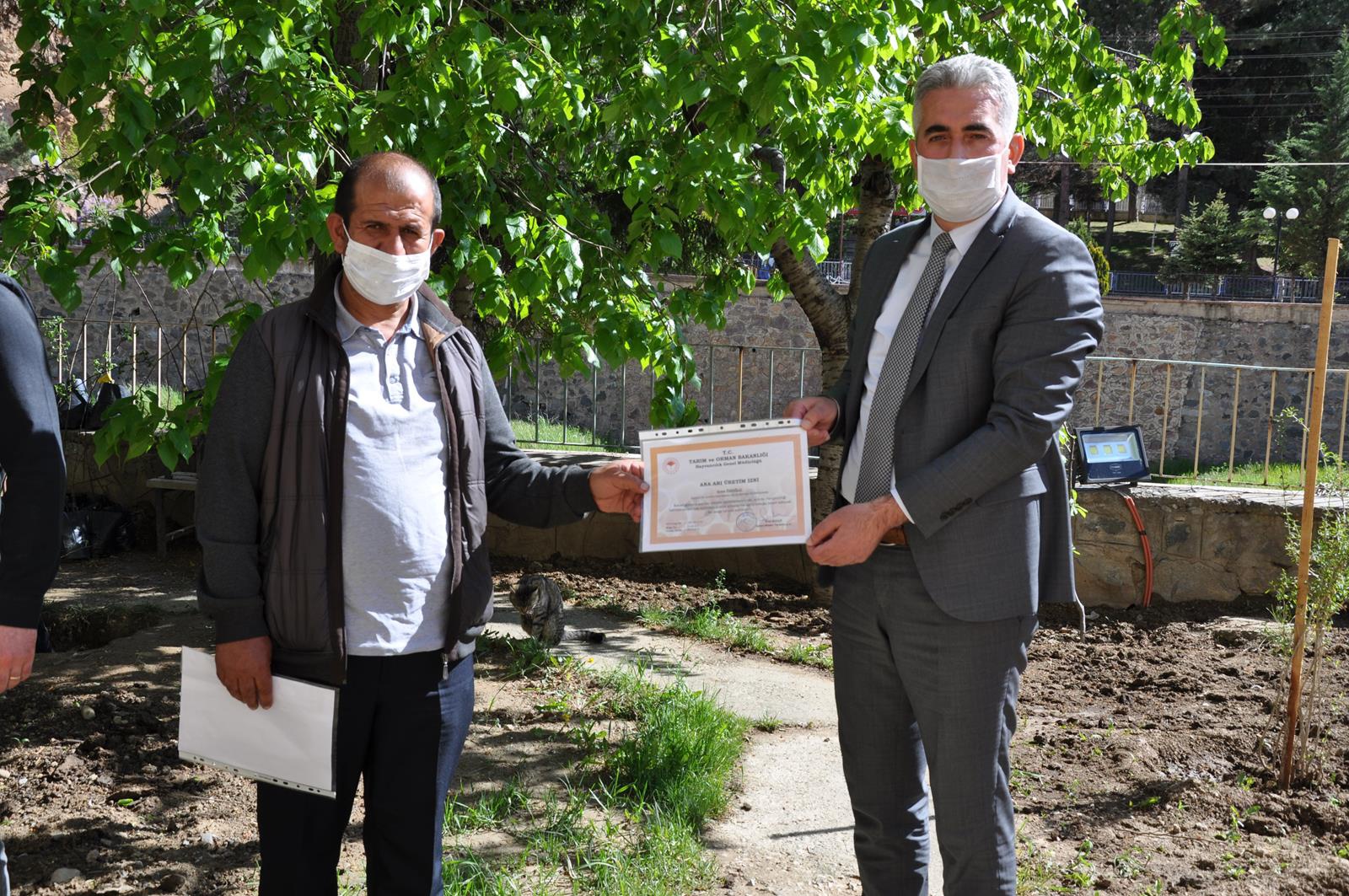 Üreticilere ‘Ana Arı Üretim İzni’ belgeleri verildi 3