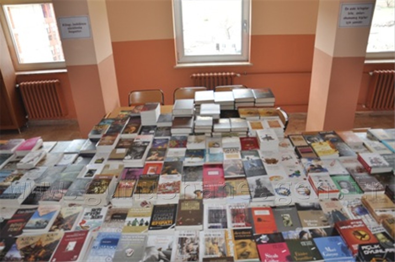 Kelkit Anadolu Lisesi Kütüphanesine Bin Kitap 2