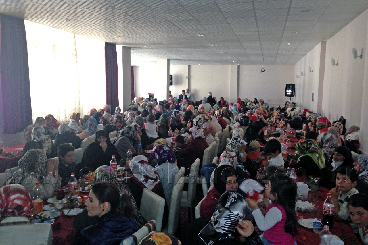 AK Parti Anneler Gününü Unutmadı 1