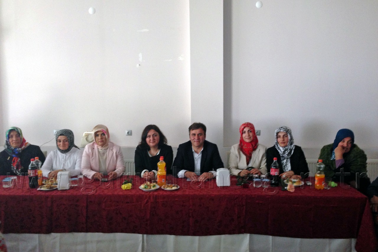 AK Parti Anneler Gününü Unutmadı 2