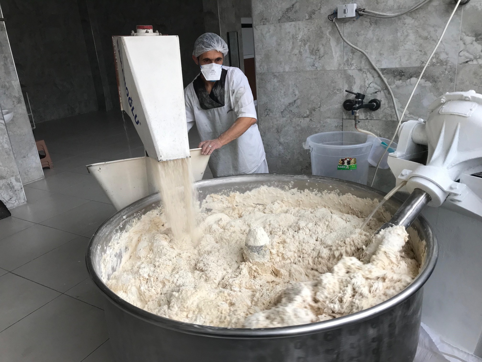 100 yıllık ekşi maya ile üretilen Araköy Ekmeği sofraları süslüyor 4