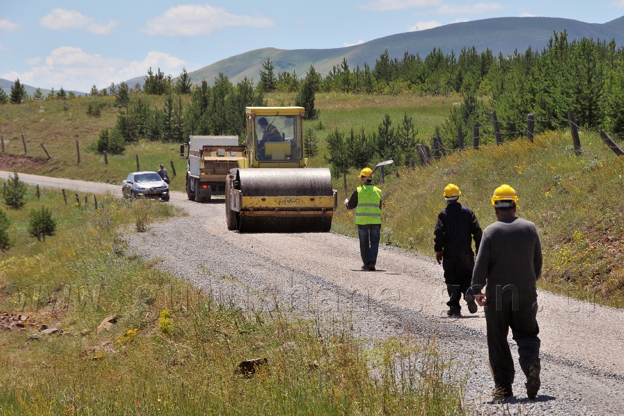 Gümüşhane Köy Yollarında Asfalt Çalışması Ramazan Ayında da Devam Etti 2