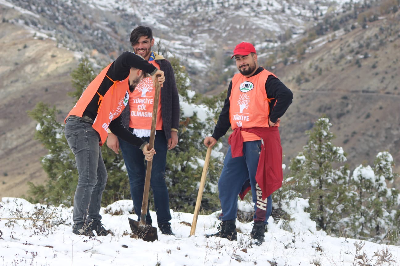 TEMA 500 fidanı toprakla buluşturdu 23