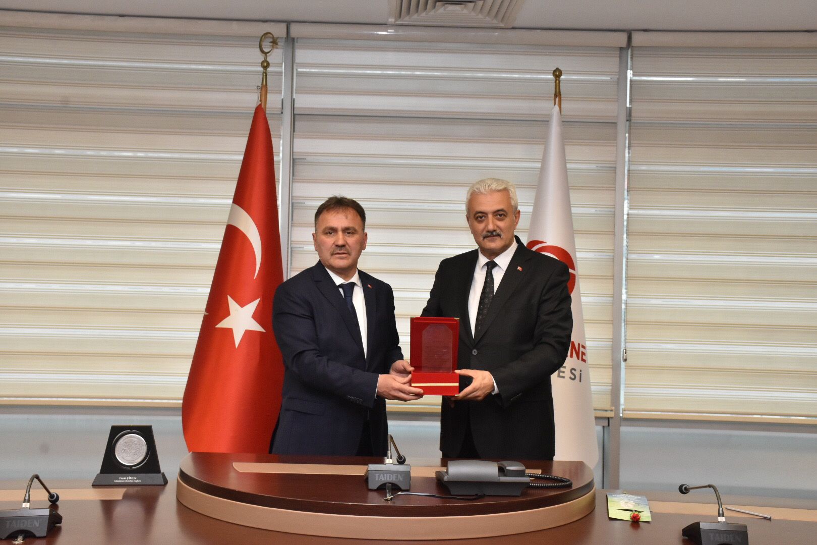 Başkan Çimen’den Belediye Meclis üyelerine teşekkür plaketi 10